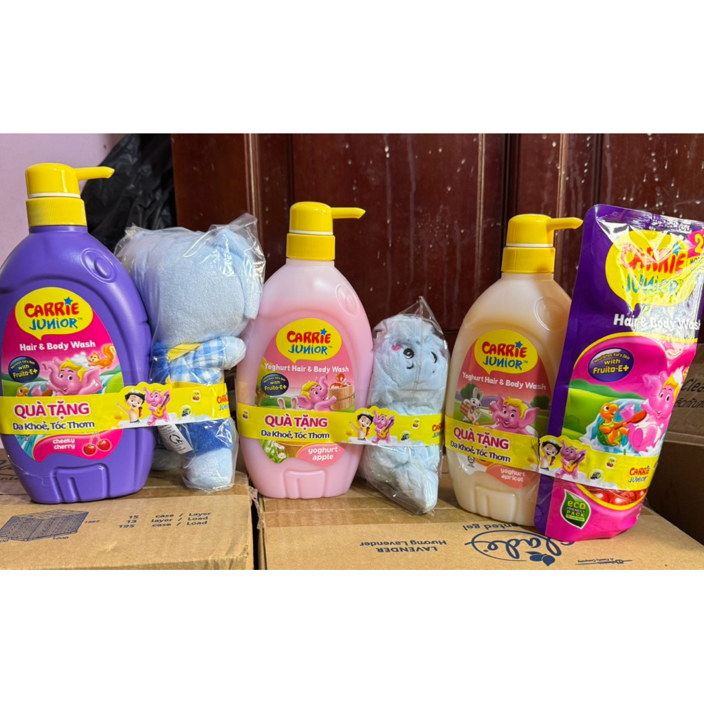 Chai Sữa Tắm Gội cho bé Carrie Junior Yoghurt hương trái cây thiên nhiên 700g (Tặng mùi ngẫu nhiên)