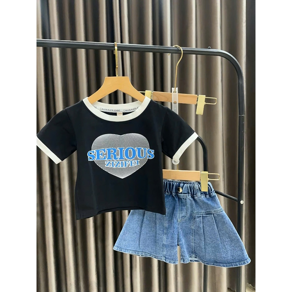 Quần jean áo cotton in hình cho bé gái phong cách thoải mái