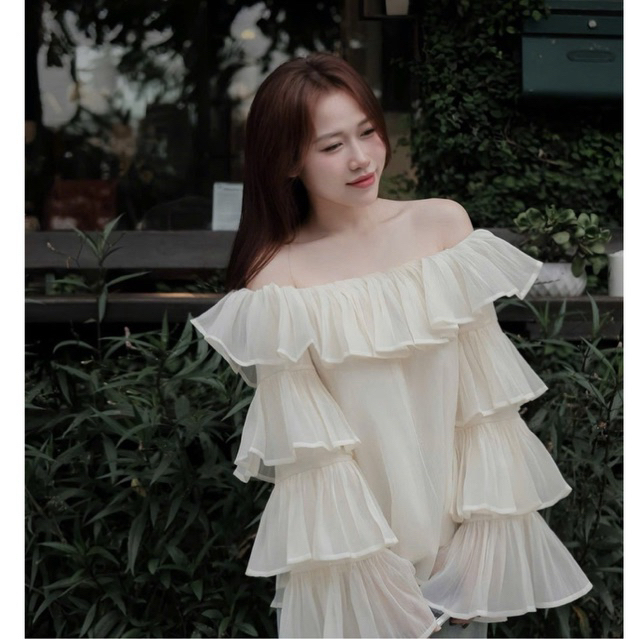 Áo voan tơ trễ vai thiết kế tay bồng xoè tầng nhún bèo cao cấp , chất liệu voan tơ mềm mại -3 màu : đen , kem , nâu