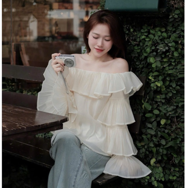 Áo voan tơ trễ vai thiết kế tay bồng xoè tầng nhún bèo cao cấp , chất liệu voan tơ mềm mại -3 màu : đen , kem , nâu