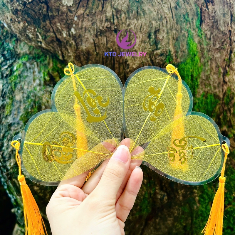 Lá bồ đề KATEDA Chữ Vàng Để Ốp Điện Thoại, Treo Ô Tô, Treo Ngày Tết Kích Thước 6x9cm