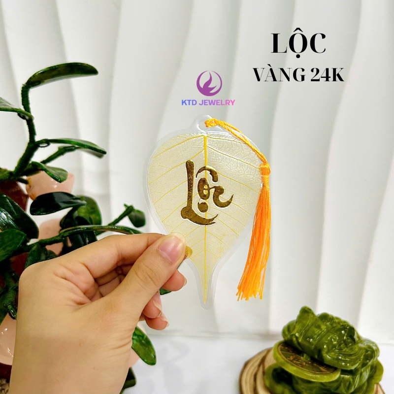 Lá bồ đề KATEDA Chữ Vàng Để Ốp Điện Thoại, Treo Ô Tô, Treo Ngày Tết Kích Thước 6x9cm