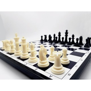 Bộ bàn cờ vua quân cờ nam châm Kích thước : 133*127 mm