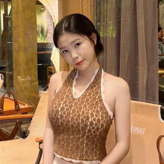 Tiany AT017: Áo cổ chữ V ôm body ren hở lưng gợi cảm | BigBuy360 - bigbuy360.vn
