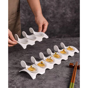 Set thìa kèm khay đựng món chấm gia vị và các món khai vị cho nhà hàng cao cấp