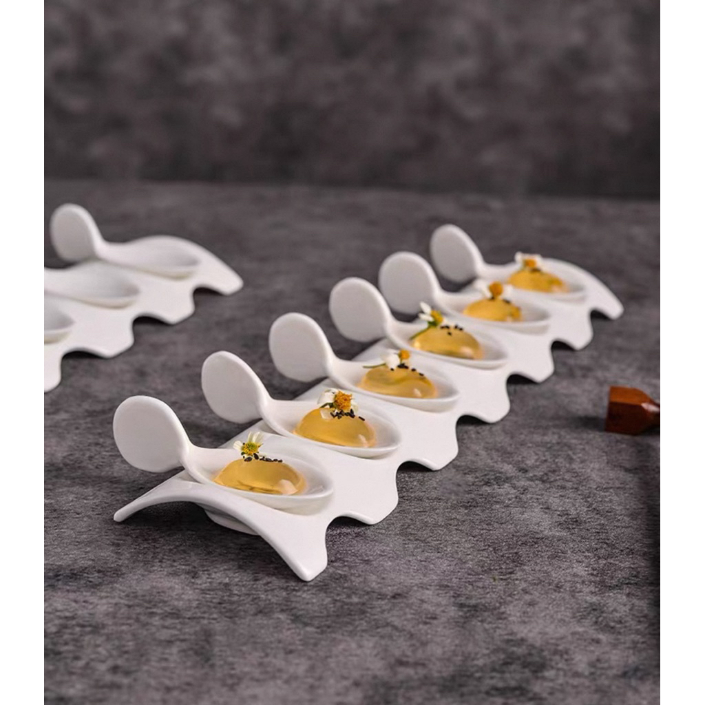 Set thìa kèm khay đựng món chấm gia vị và các món khai vị cho nhà hàng cao cấp