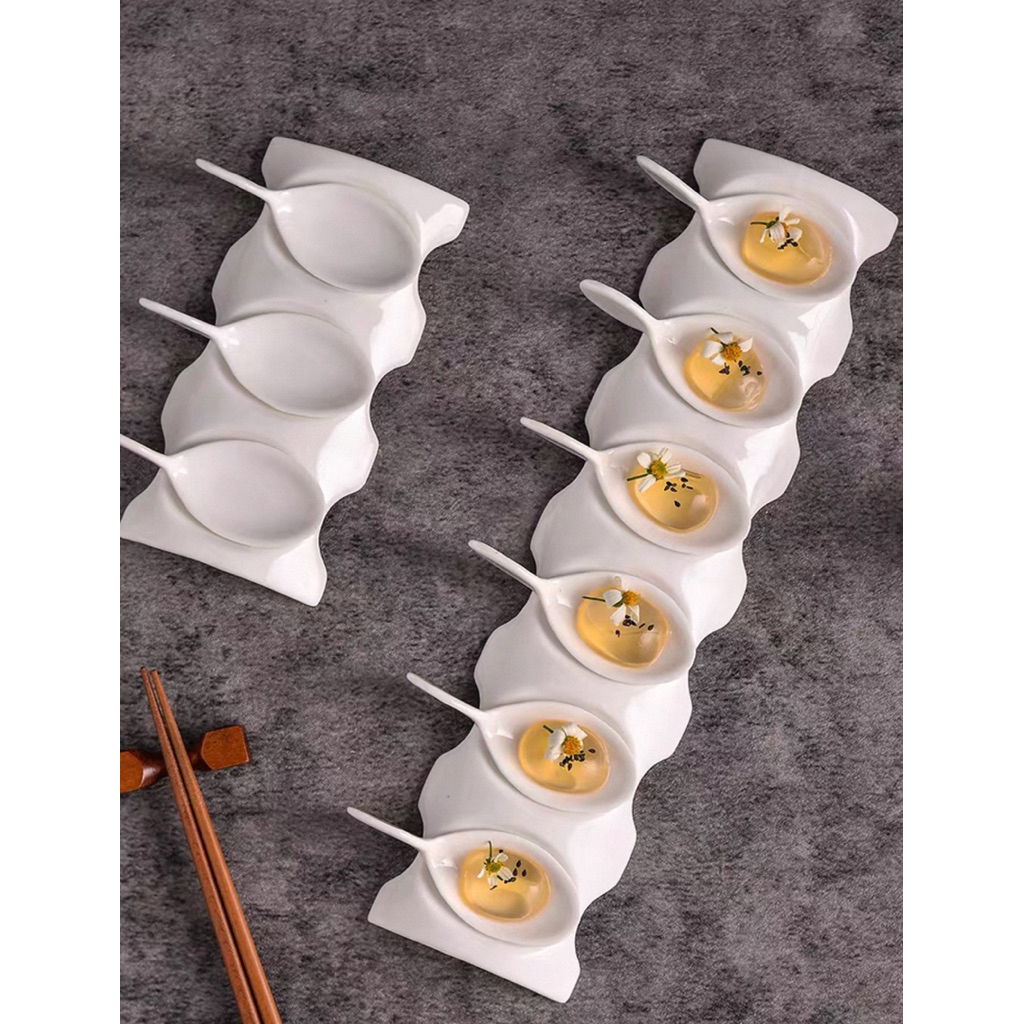 Set thìa kèm khay đựng món chấm gia vị và các món khai vị cho nhà hàng cao cấp