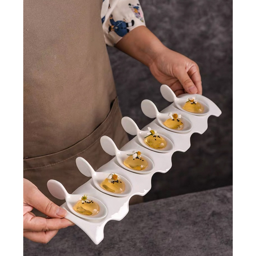 Set thìa kèm khay đựng món chấm gia vị và các món khai vị cho nhà hàng cao cấp