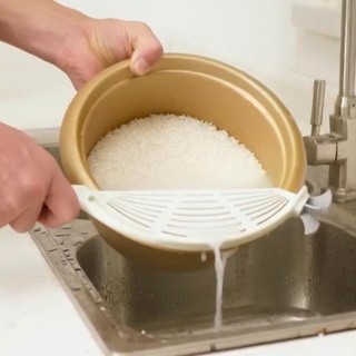 LỌC NƯỚC SẠCH VÀ RỬA TRÁI CÂY RAU CỦ DỄ DÀNG - Cây Chặn Nước Vo Gạo Tiện Lợi,Dụng Cụ Gạn Nước Vo Gạo Chống Tràn