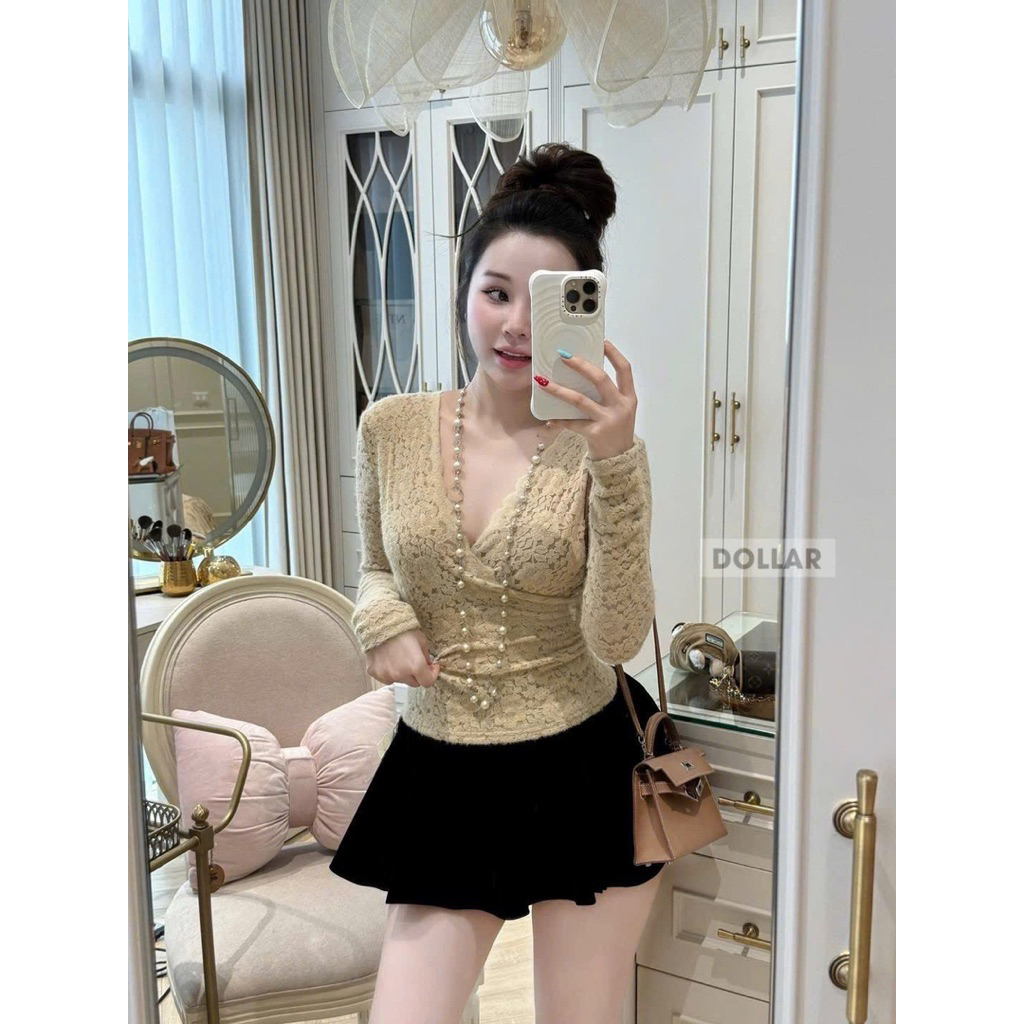 Áo ren dài tay cổ V chéo ngực dáng ngắn xinh lắm