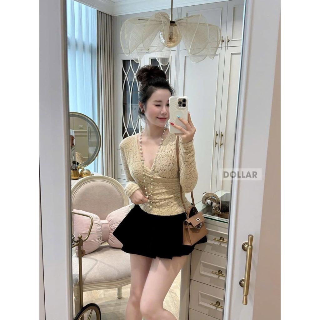 Áo ren dài tay cổ V chéo ngực dáng ngắn xinh lắm