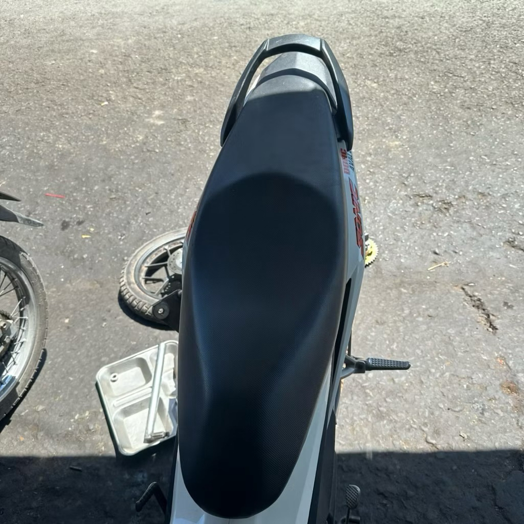 Da yên Honda Sonic 150R kiểu zin (sử dụng kim bọc yên)
