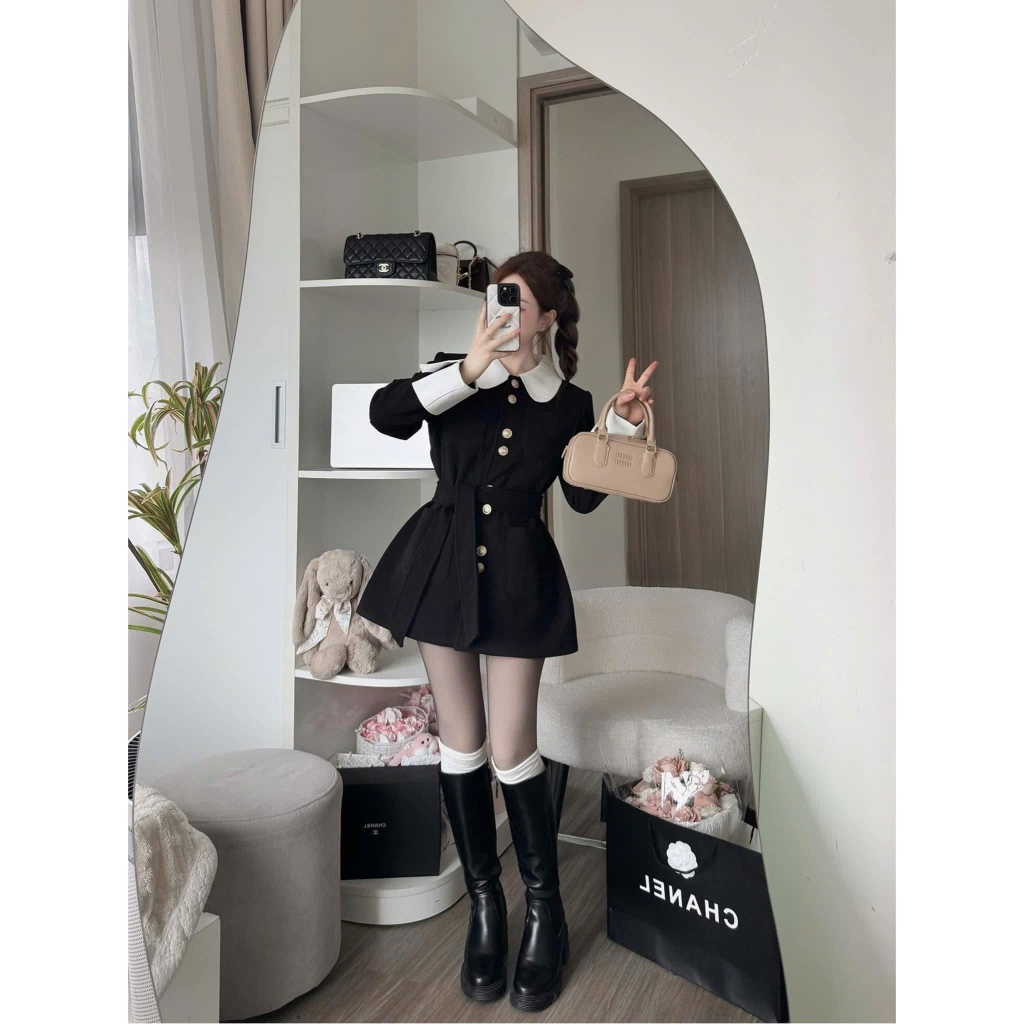 ZIMM STORE -Váy đen phối cổ tay trắng cúc vàng nổi bật