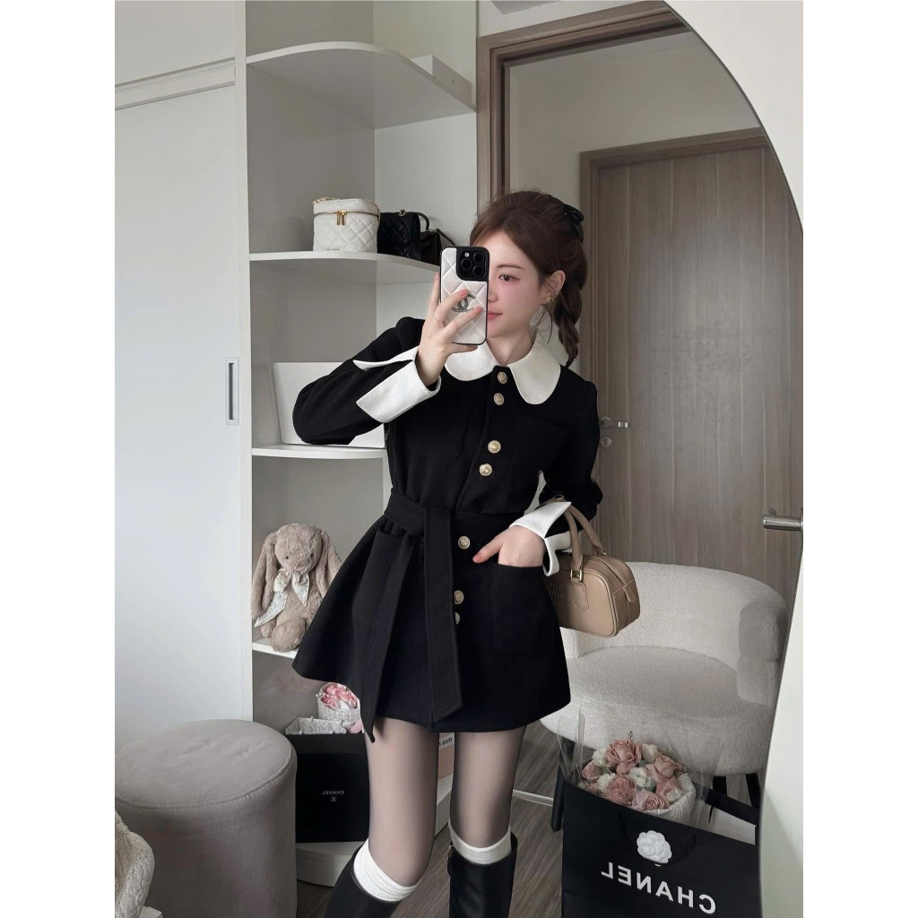 ZIMM STORE -Váy đen phối cổ tay trắng cúc vàng nổi bật