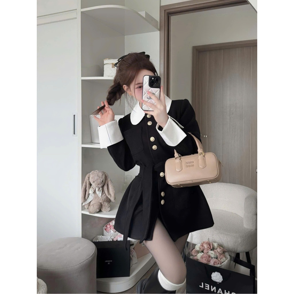 ZIMM STORE -Váy đen phối cổ tay trắng cúc vàng nổi bật