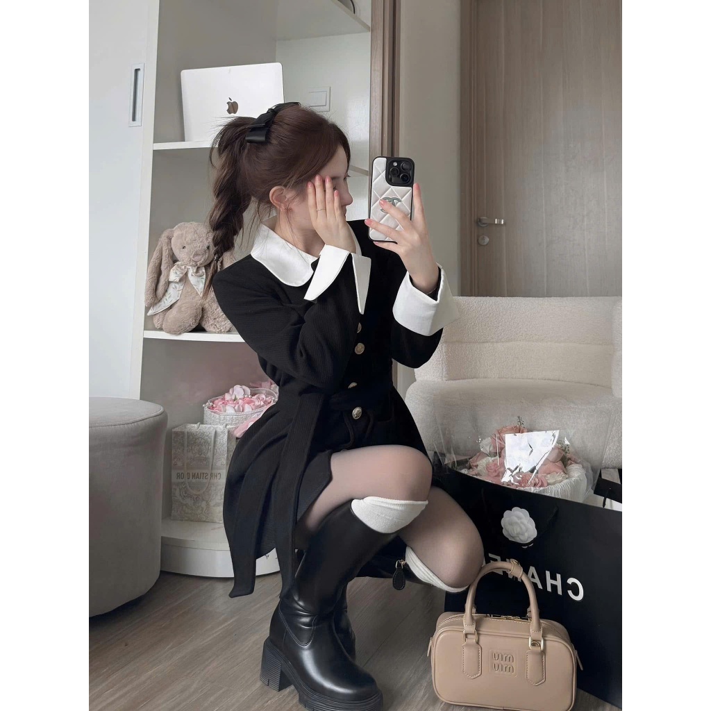 ZIMM STORE -Váy đen phối cổ tay trắng cúc vàng nổi bật