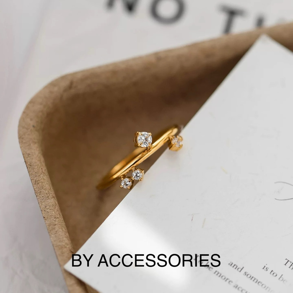 Nhẫn nữ titan kiểu vòng tròn mảnh kết đính 4 viên đá lấp lánh mạ vàng 18K không gỉ WR2516 BY ACCESSORIES
