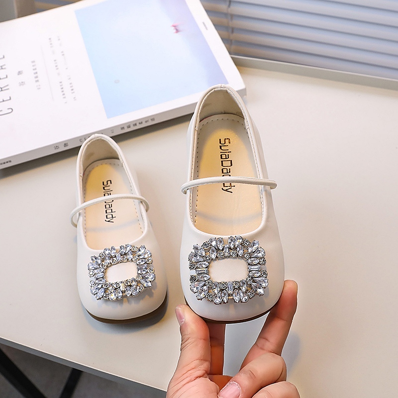 Mẫu giày loafer mới cực kỳ đẹp ngọt ngào, bé gái làm từ chất liệu PU mềm mại, pha lê thời trang