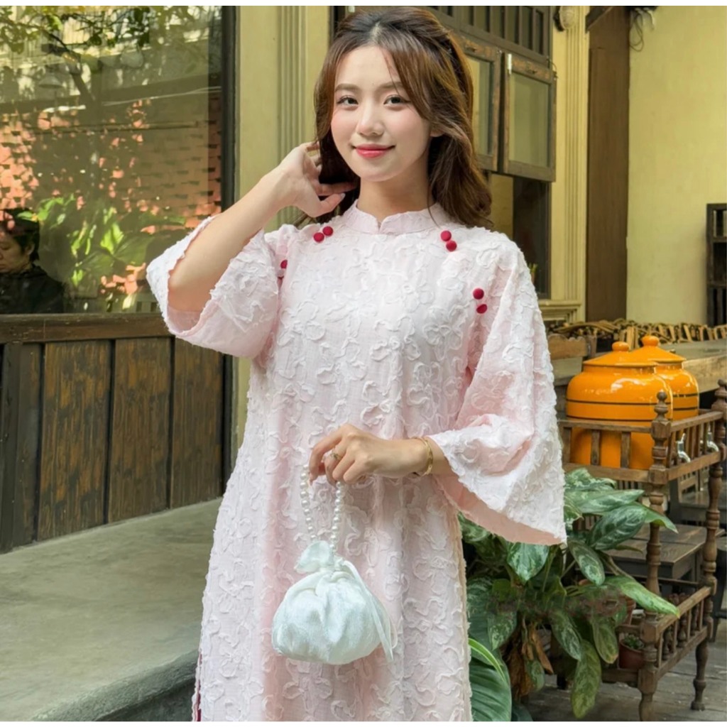 Áo dài hoa thêu nổi Thương Uyển đính cúc bọc kèm quần lụa TAM AD08