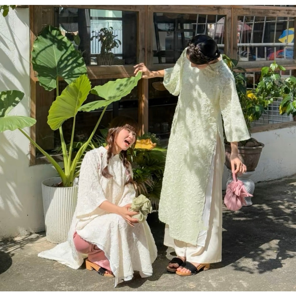 Áo dài hoa thêu nổi Thương Uyển đính cúc bọc kèm quần lụa TAM AD08