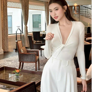 Áo Thun Thiết kế Cổ V Sâu Dáng Xoắn Ôm Thời Trang Tôn Dáng