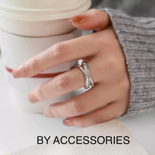 Nhẫn C nam nữ unisex titan kiểu dấu chéo đính 2 hàng đá to nhỏ lấp lánh không gỉ WR2340