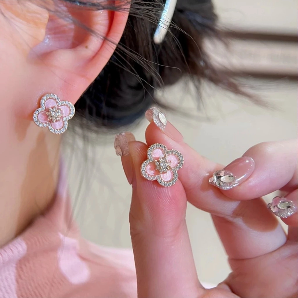 Bông tai cỏ 4 lá đính đá pha lê cao cấp thiết kế thanh lịch - Món quà đặc biệt dành tặng người yêu ChicEar Jewelry