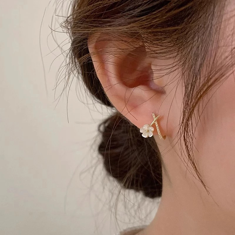 Bông tai bạc nữ cao cấp phong cách Hàn Quốc hiện đại sang chảnh đính đá cao cấp dành cho nữ ChicEar Jewelry