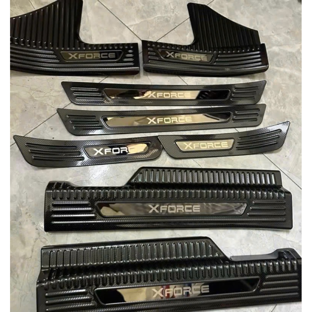Ốp bậc cửa nẹp bước chân, chống trầy cốp xe Xforce 2024-2025 vân Carbon hàng cao cấp