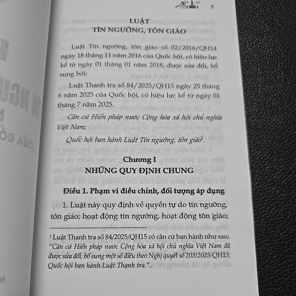 Sách - Luật tín ngưỡng tôn giáo (NXB Lao động)