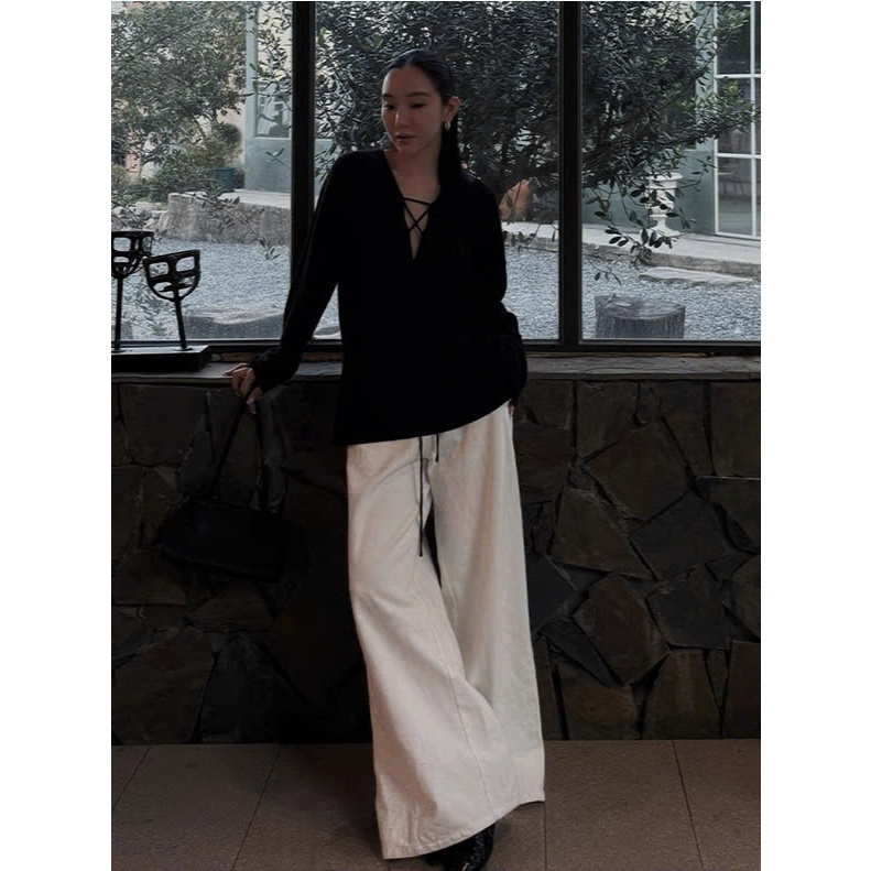 O.urs | Silk Top - Áo lụa cổ chữ V dây đan cổ