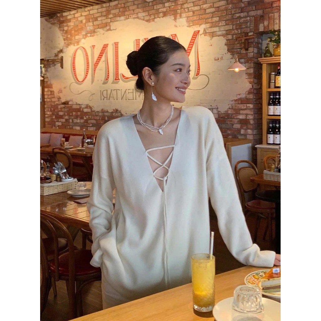 O.urs | Silk Top - Áo lụa cổ chữ V dây đan cổ