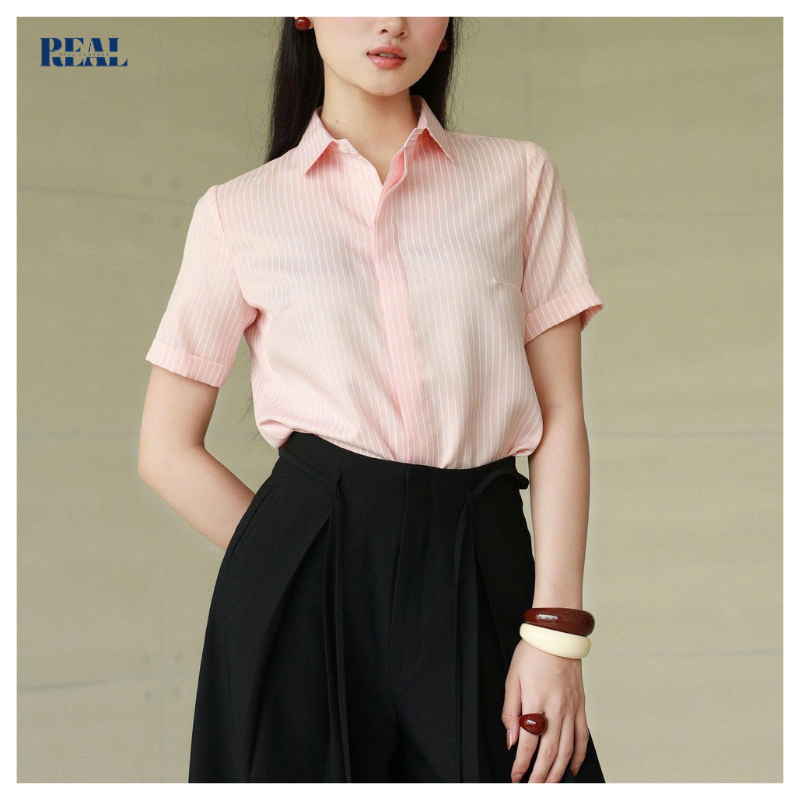 Sơ mi công sở tay ngắn cơ bản kẻ sọc REAL CLOTHES (tổng hợp màu), vải Kate Mỹ thoáng mát, ít nhăn