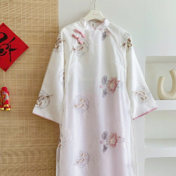 Áo dài cách tân Ngư Yên vải tơ óng thêu họa tiết hoa sen kèm quần lụa MUZA  AD15