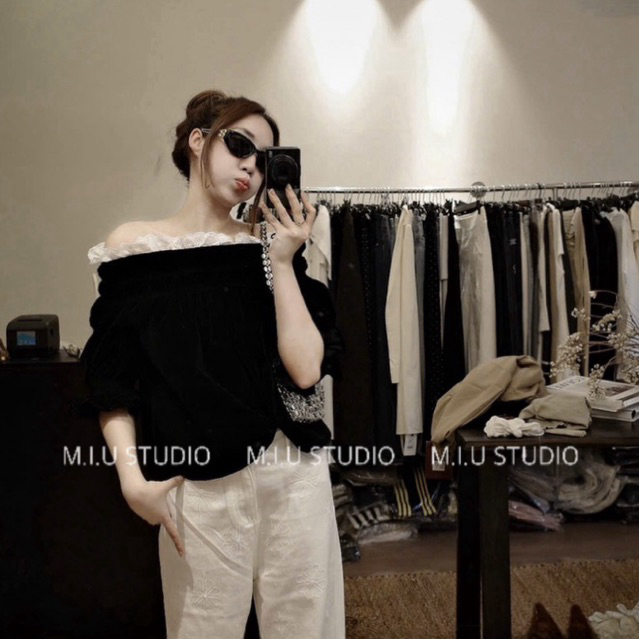 MIU.STUDIO •”Anla Top” Áo trễ vai tay bồng phối viền bèo cao cấp ,Áo nhung kiểu nữ hở vai phong cách điệu đà tiểu thư
