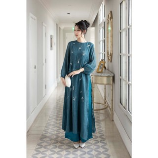 SWANLAKE | Áo Dài Cách Tân Nữ Phom Suông Cổ Tròn Chất Vải Xốp Hàn Thêu Hoa Thanh Lịch Tết L13138