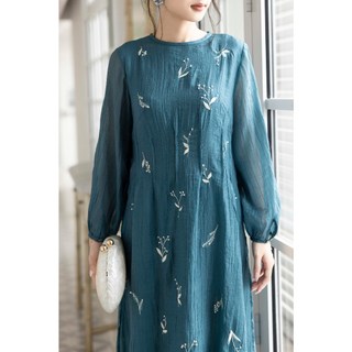 SWANLAKE | Áo Dài Cách Tân Nữ Dáng Suông Cổ Tròn Tay Dài Vải Xốp Hàn Thêu Hoa Thanh Lịch Tết L13138