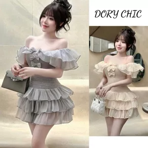 Đầm nhún eo trễ vai đính 3 nơ chất tơ xốp đuôi váy xòe tầng, váy nữ bánh bèo xinh xắn V004 DORY CHIC STORE