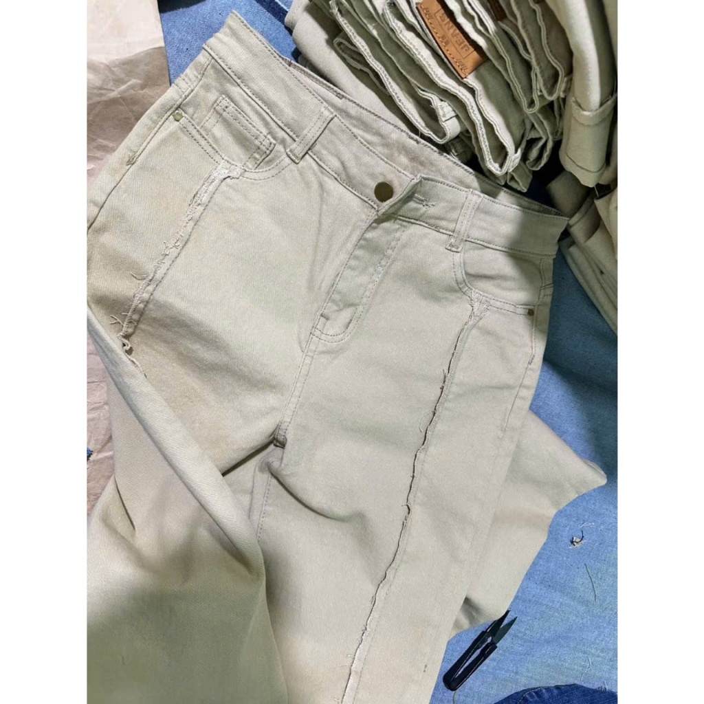 Quần jeans Nữ LƯng Cao ống loe dài màu kem co giãn 4 Chiều