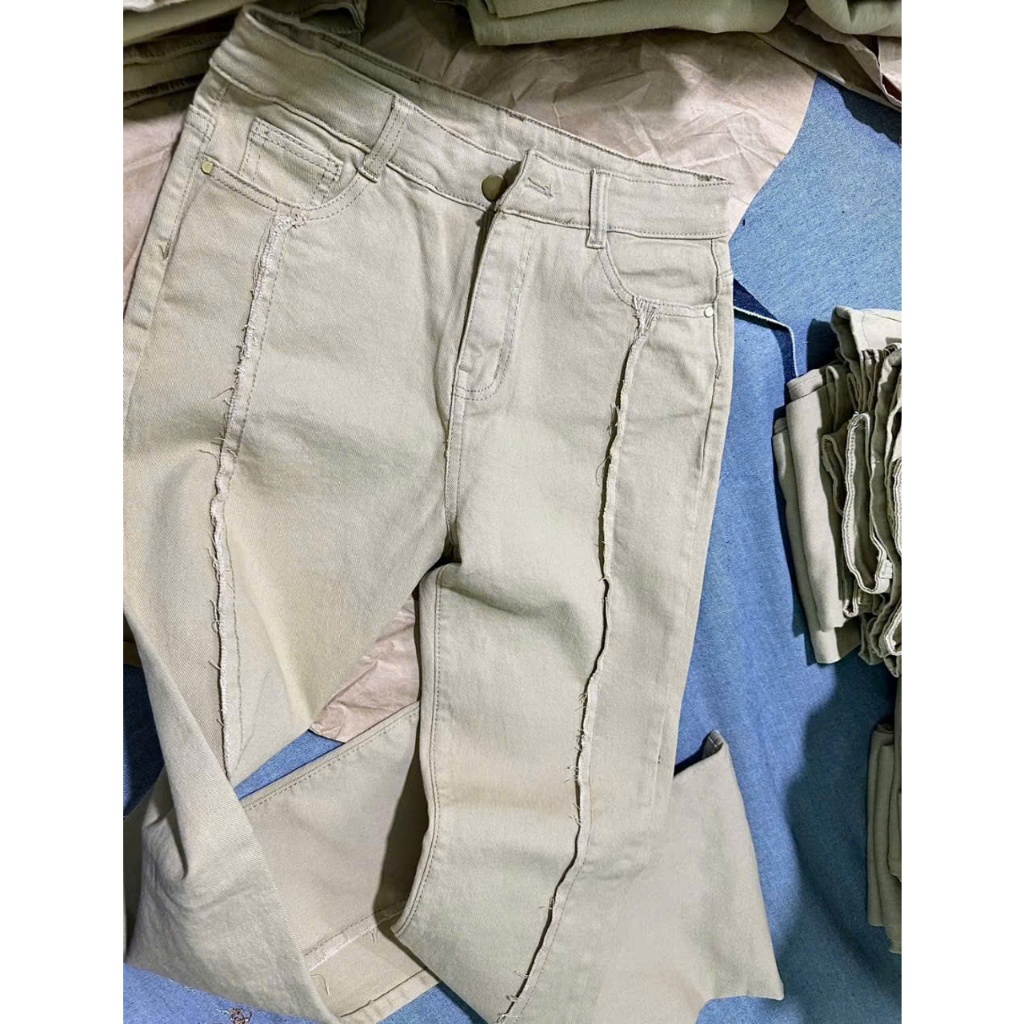 Quần jeans Nữ LƯng Cao ống loe dài màu kem co giãn 4 Chiều