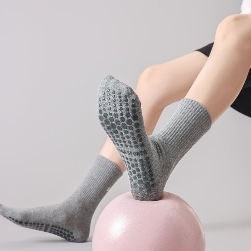 Vớ Tất YOGA chống trượt chữ DO IT cổ cao phong cách thể thao, năng động.