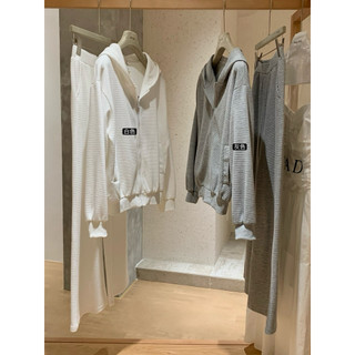 𝐏𝐡𝐢𝐞𝐧 | (Sẵn Trắng S) W7695 Set Áo Khoác Zip Mix Quần Ống Suông Loe Thu Đông