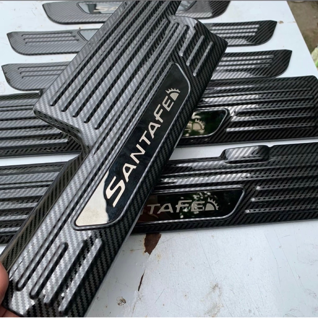 Ốp bậc cửa, nẹp bước chân xe Santafe 2019-2023 vân Carbon cao cấp