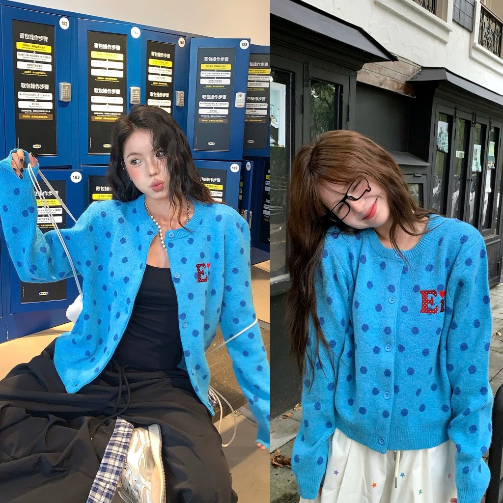 (sẵn) Áo khoác cardigan cổ tròn màu xanh biển chấm bi hoạ tiết chữ đỏ chất len dày dặn CDG007 - Tiktik