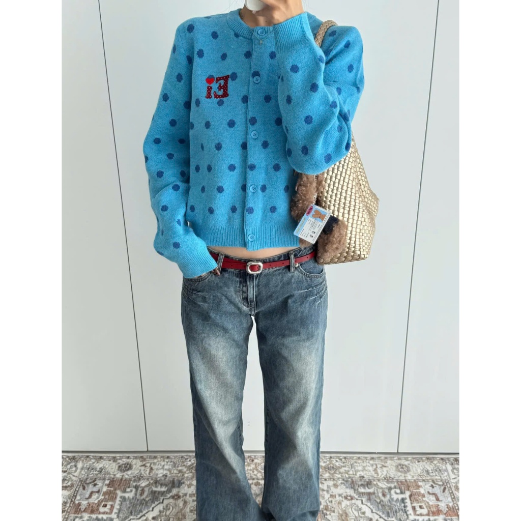 (sẵn) Áo khoác cardigan cổ tròn màu xanh biển chấm bi hoạ tiết chữ đỏ chất len dày dặn CDG007 - Tiktik