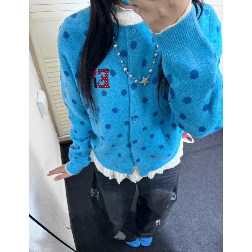(sẵn) Áo khoác cardigan cổ tròn màu xanh biển chấm bi hoạ tiết chữ đỏ chất len dày dặn CDG007 - Tiktik