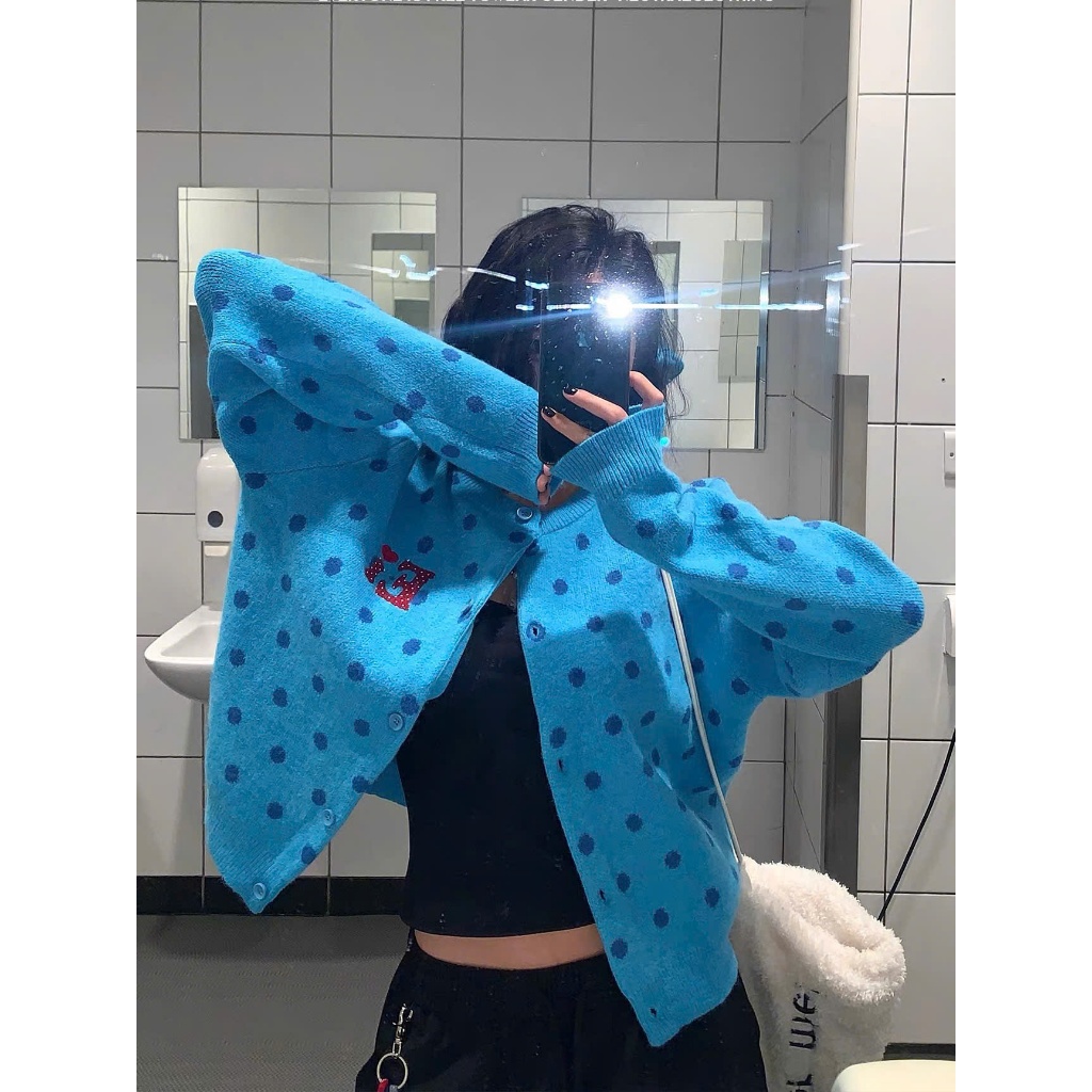 (sẵn) Áo khoác cardigan cổ tròn màu xanh biển chấm bi hoạ tiết chữ đỏ chất len dày dặn CDG007 - Tiktik