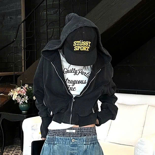 (sẵn)Áo nỉ hoodie zip dáng boxy màu đen bụi phong cách cá tính năng động AKN003 - Tiktik