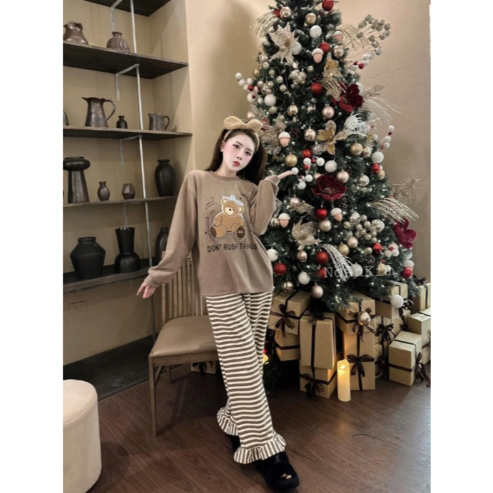 Set đồ nữ, đồ bộ nữ DONNA HCOM3599 thu đông áo gấu nơ mix quần kẻ viền bèo dáng suông