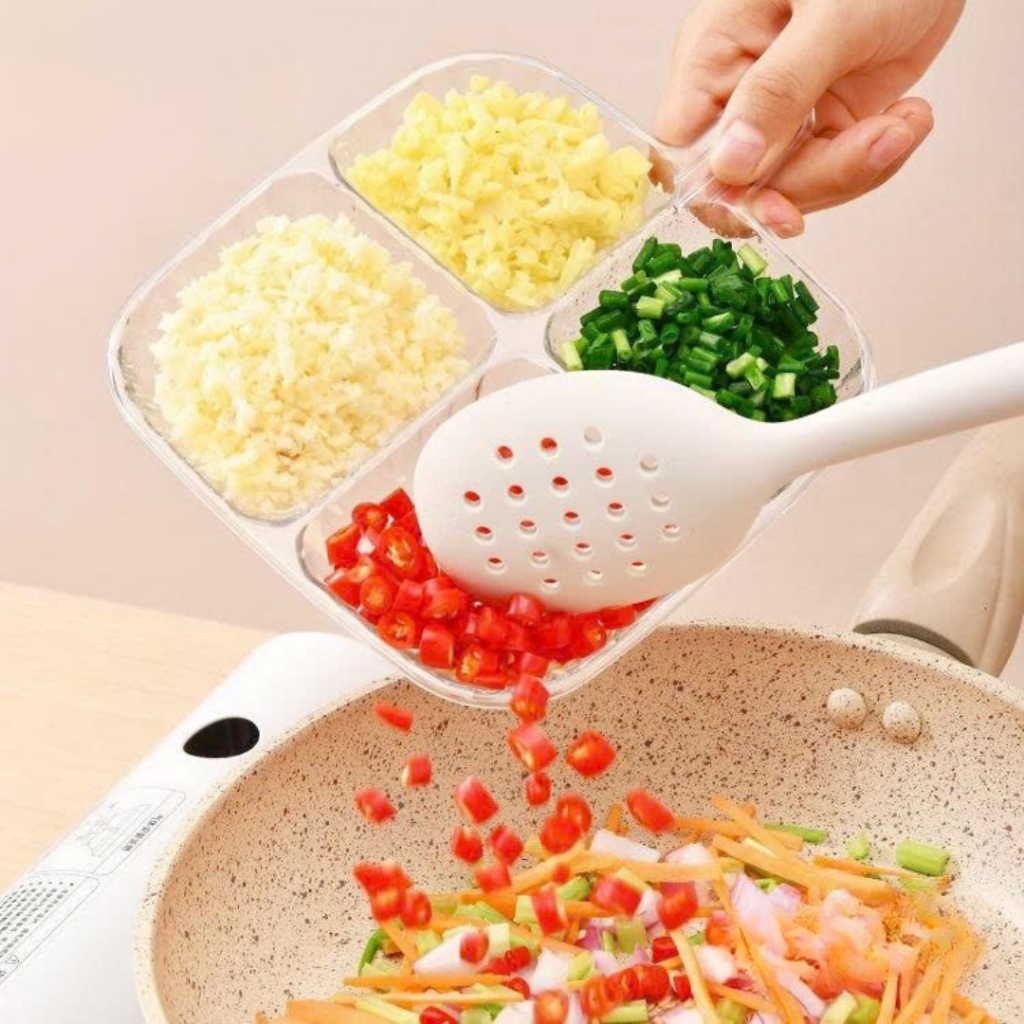 Khay Chia 4 Ngăn Đựng Đồ Ăn, Gia Vị, Nước Chấm, Trái Cây Nhựa Cao Cấp Tiện Dụng Nhà Bếp